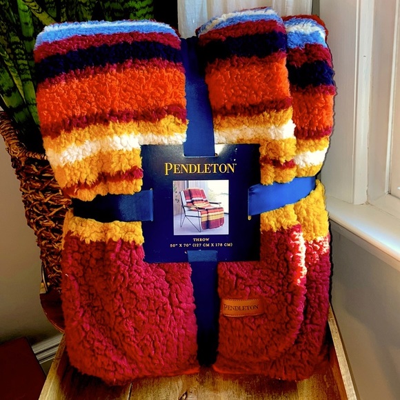 Pendleton Other - PENDLETON Beautiful, soft & cozy Sherpa Throw Blanket NWT!